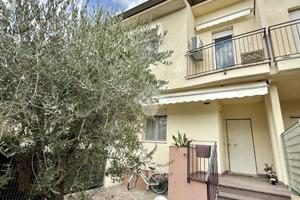 VILLA A SCHIERA A SAN GIOVANNI IN MARIGNANO