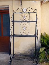 Fioriera in ferro per esterno o interno.