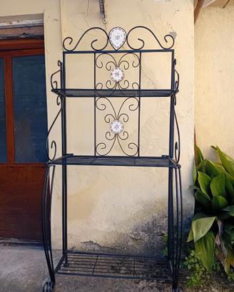 Fioriera in ferro per esterno o interno.