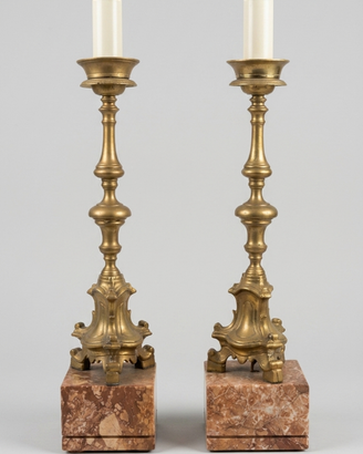 Coppia di candelieri in bronzo in stile barocco