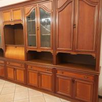 mobile da sala con tavolo e sei sedie