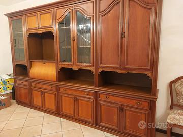 mobile da sala con tavolo e sei sedie