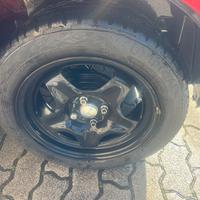 Cerchioni fiat 4x98 con borchie nere e gomme
