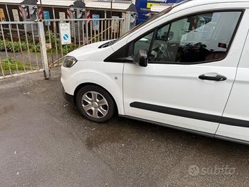 FORD TRANSIT COURIER