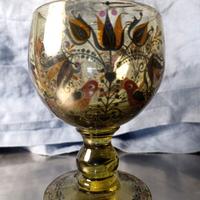 Coppa da vino dipinta e soffiata a mano.