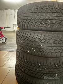 4 Gomme invernali Bridgestone 205/60R16 92H