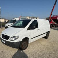 MERCEDES-BENZ 111 CDi