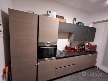 Cucina Moderna Stosa Cucine con Top in HPL