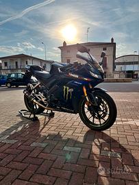 Yamaha yzf-r 125 motogp