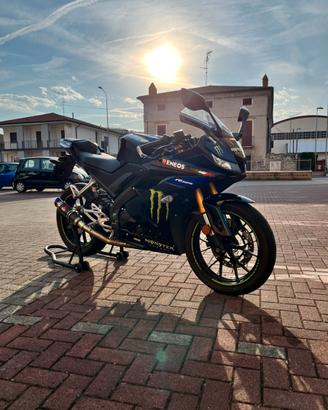 Yamaha yzf-r 125 motogp
