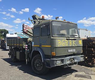 Autocarro iveco 190-30 con gru e ribaltabile
