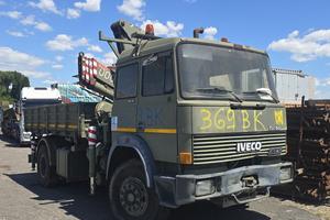 Autocarro iveco 190-30 con gru e ribaltabile