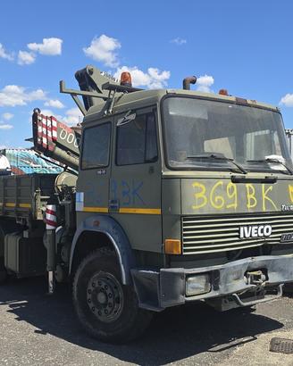 Autocarro iveco 190-30 con gru e ribaltabile