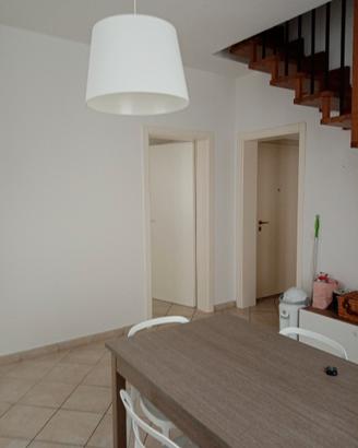 Quadrilocale in schiera centro/mare