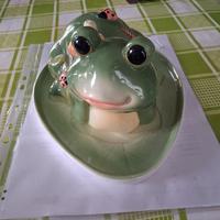 Simpatica rana in ceramica  portaburro 