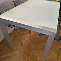 Tavolo Kristalia modello sushi allungabile