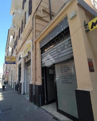 NEGOZIO A GENOVA