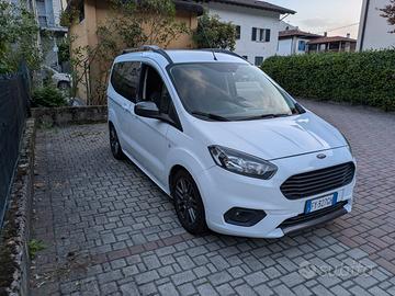Ford Tourneo Courier Sport, distribuzione nuova