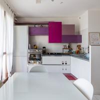 Cucina completa stile moderno con elettrodomestici