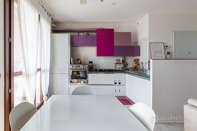 Cucina completa stile moderno con elettrodomestici