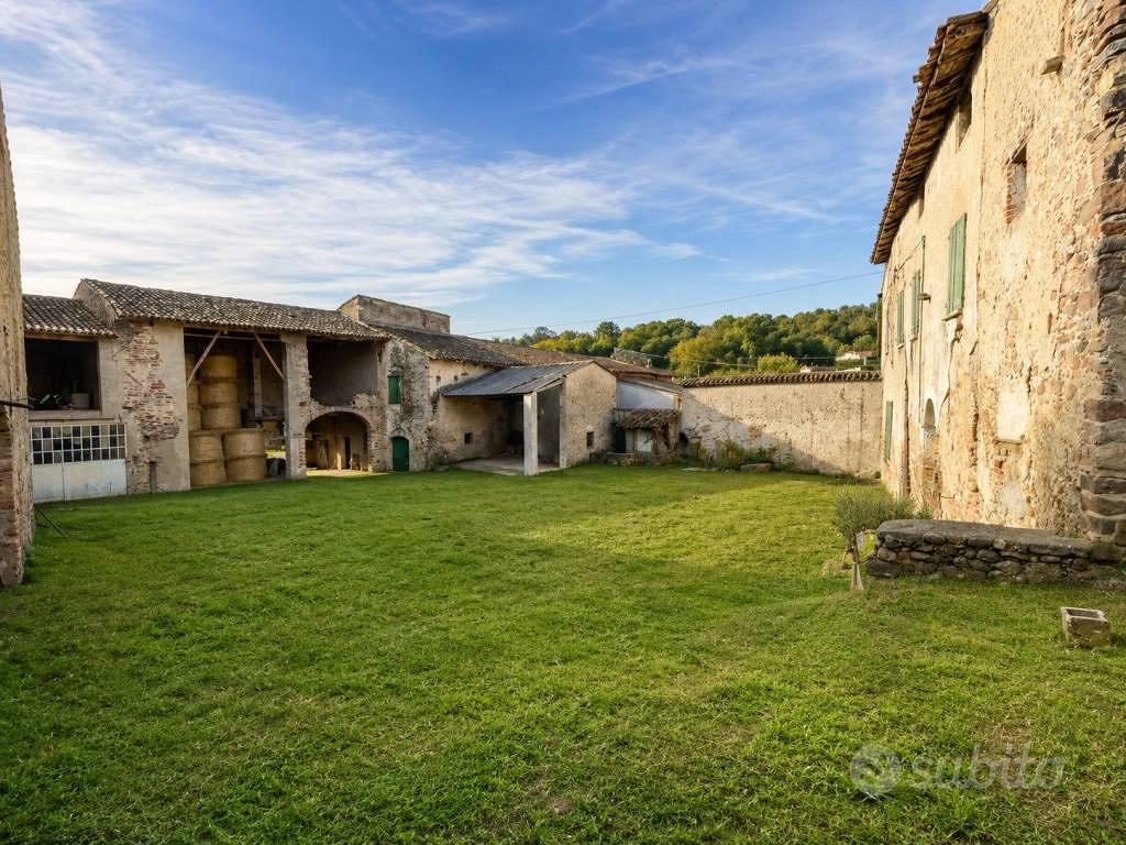 Rustico / Casale di 1509 m² con più di 5 locali e - Vista 3
