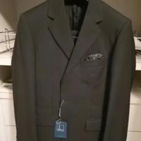 Vestito completo elegante da uomo 