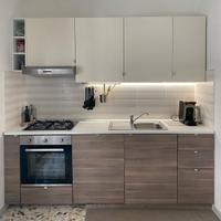 CUCINA CON ELETTRODOMESTICI