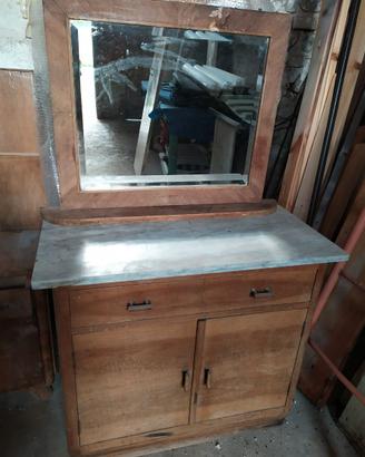 Mobiletto anni '50 con piano in marmo e specchio