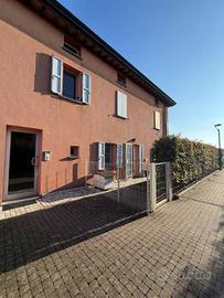 Recente Quadrilocale in contesto di corte