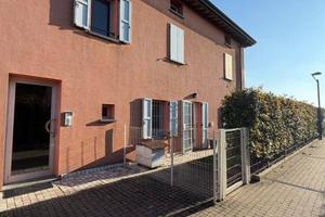 Recente Quadrilocale in contesto di corte