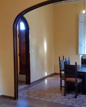 Villa di 300 m² con più di 5 locali a Lucca