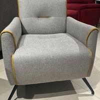 Poltrona moderna in tessuto – NUOVA da esposizione