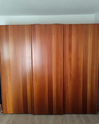 armadio con ante scorrevoli 