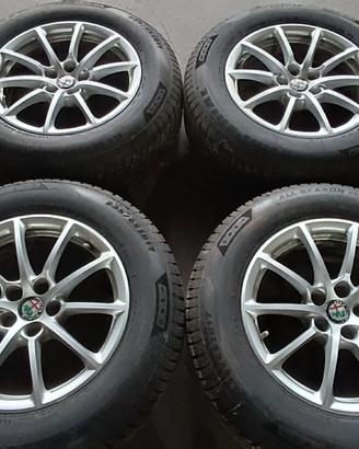 Cerchi con pneumatici invernali Alfa Romeo Stelvio