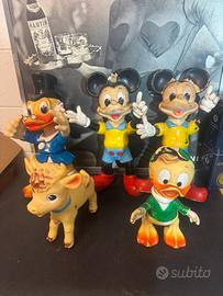 Lotto 5 pupazzi in gomma ledra e non