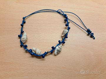 Braccialetto blu nuovo con conchiglie e perline