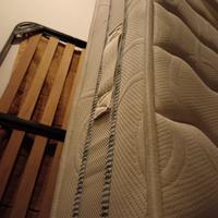 materasso e rete con doghe matrimoniale