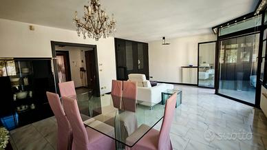 Appartamento luminoso con ampio salone, doppi serv
