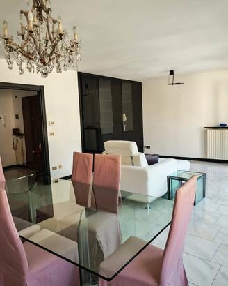 Appartamento luminoso con ampio salone, doppi serv