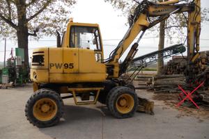 Escavatore gommato PW95