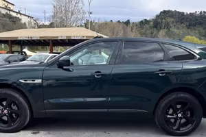 Jaguar F Pace