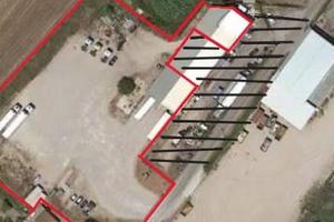 Capannone con uffici e terreno