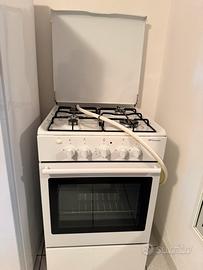 Piano cottura con forno a gas