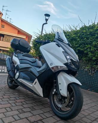 Yamaha T max 530