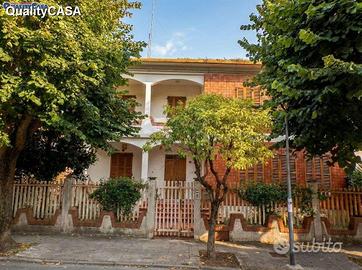 Villa singola su due livelli a montemarciano