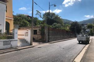 Immobile su due locali ad uso commerciale