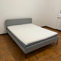 Struttura letto e materasso IKEA