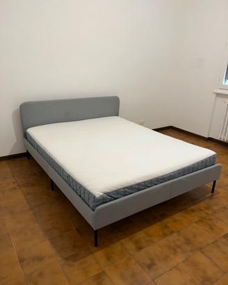 Struttura letto e materasso IKEA