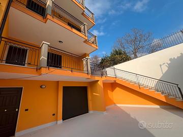 Semindipendente di 180 mq e 200 di terrazzi