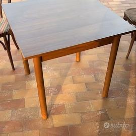 TAVOLI QUADRATI ED ESTENSIONI